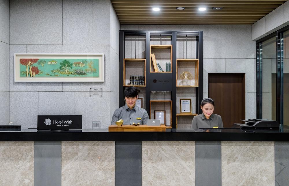โรงแรม โรงแรมวิธ เชจู 3*