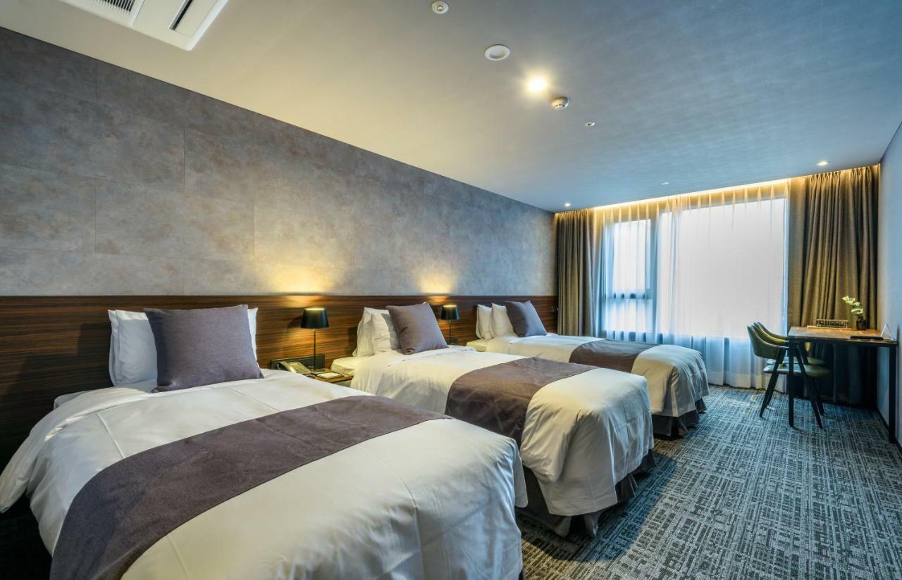 โรงแรมวิธ เชจู โรงแรม